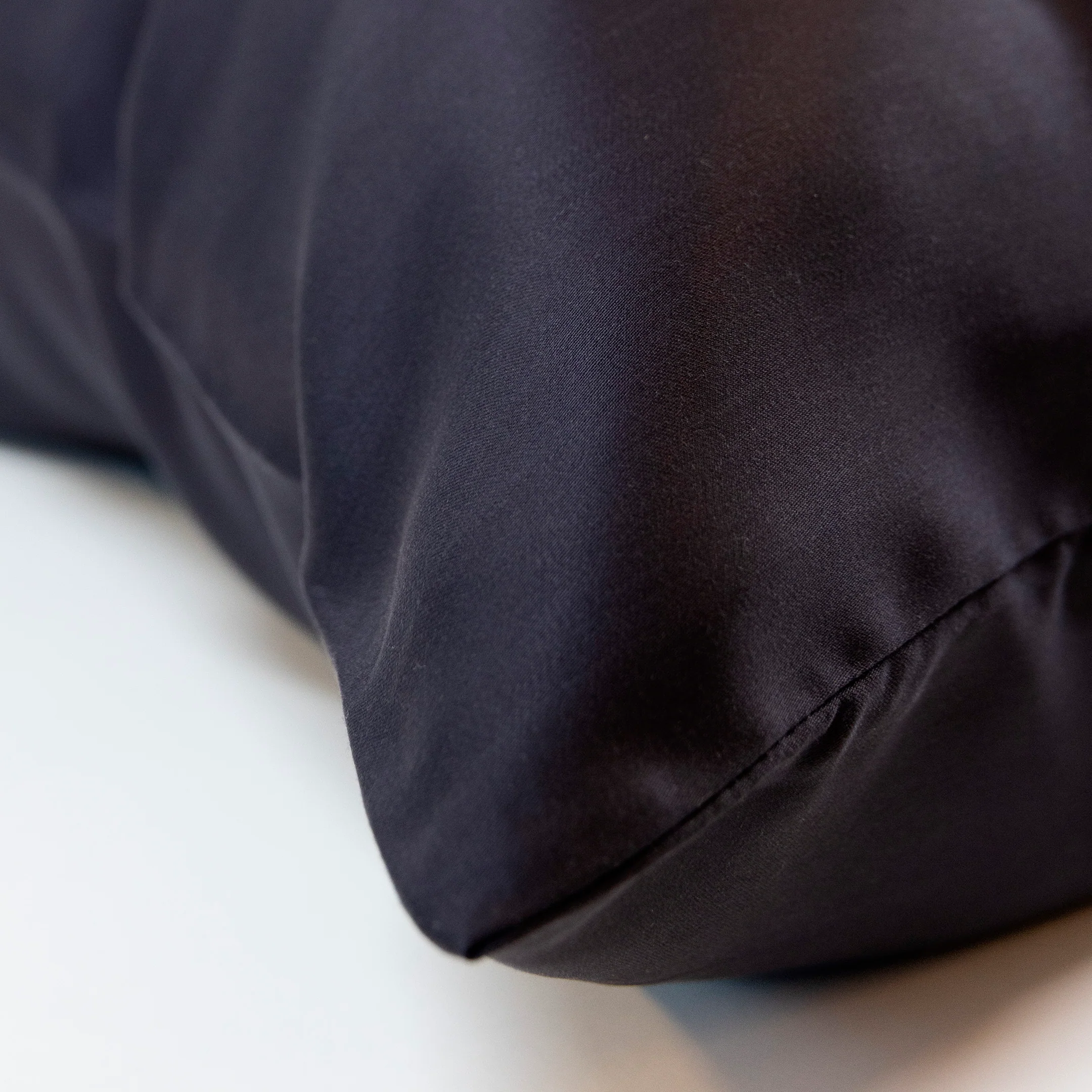 Tencel satin duvet cover set | caviar - Image 5