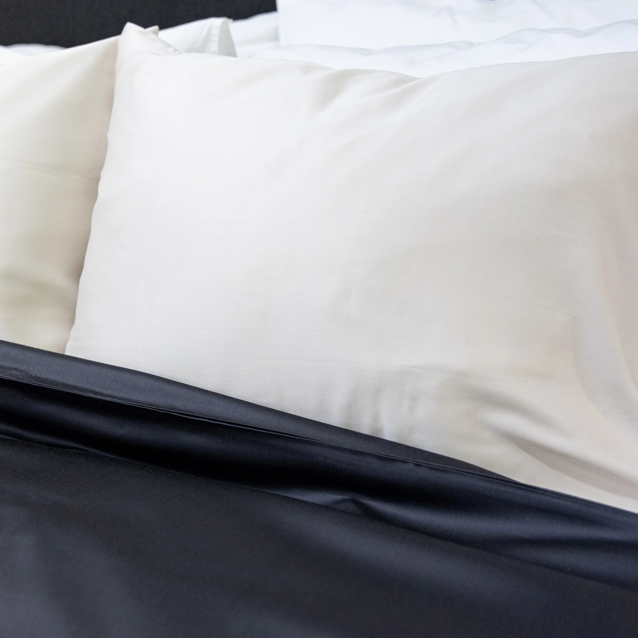 Tencel satin duvet cover set | caviar - Image 6