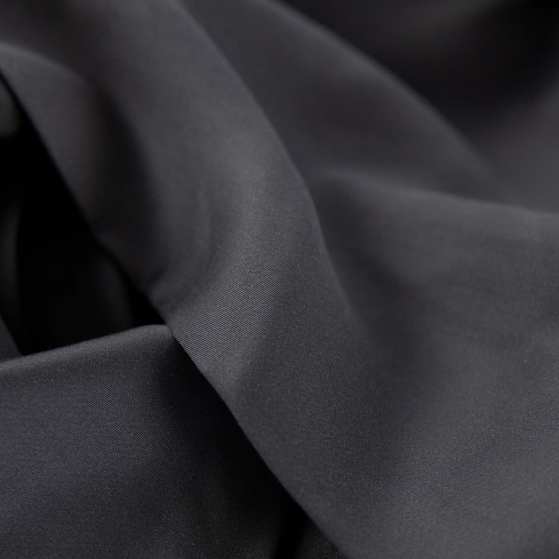 Tencel satin fitted sheet 160x200 cm | caviar - Image 3