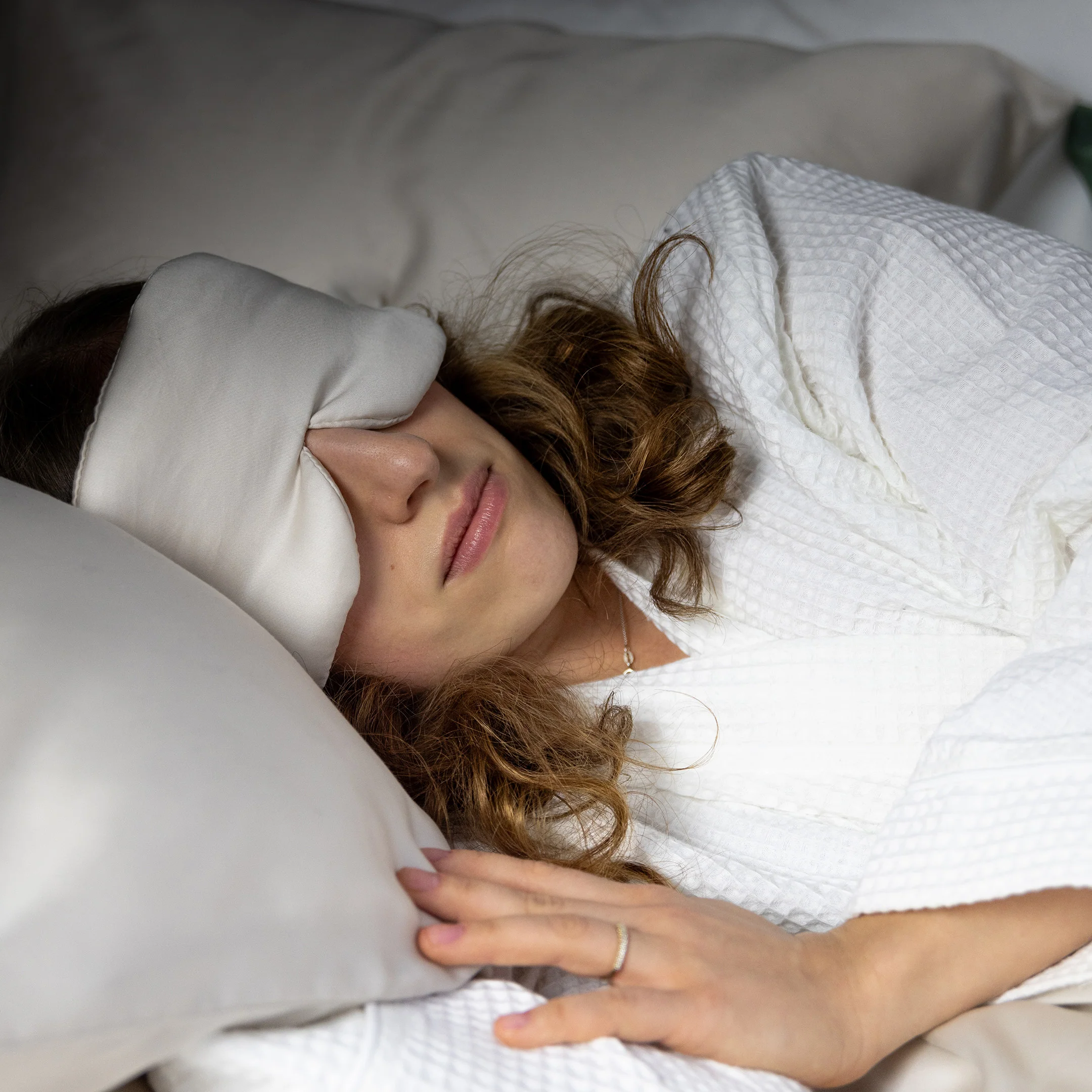 Tencel sleep mask | champagne - Image 4